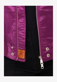 Non sélectionné, purple