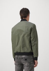EA7 Emporio Armani JACKET - Bombera - verde scuro