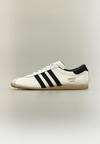 Επιλέχθηκε, core white/core black