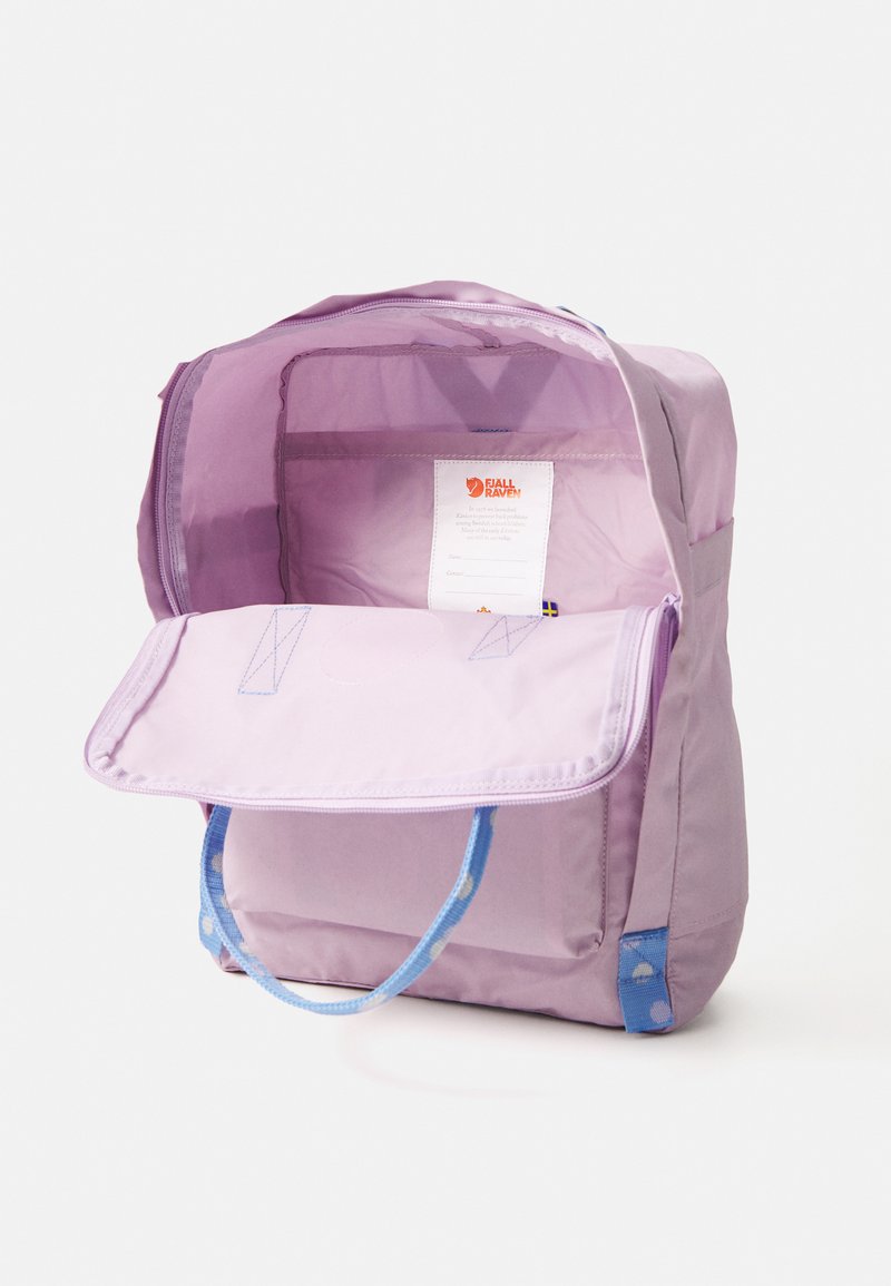 kanken mini backpack lavender Fjallraven Knken Sling it features an easily removable PE foam seat pad Kanken Mini Fiji Raven Backpack