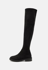 Cizme negre din suede, până la genunchi, cu vârful rotund și un toc mic, având o textură netedă și fără accesorii sau elemente de fixare vizibile.