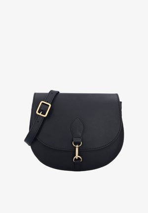 Musta nahkainen olkalaukku, jossa pyöristetty läppäkansi, kullanvärinen solkisuljin ja säädettävä olkahihna kullanvärisellä soljella.