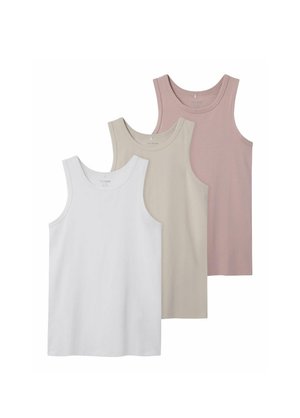 Tre canotte in bianco, beige e rosa chiaro. Ognuna ha un colletto rotondo e un design senza maniche, realizzate in morbido tessuto di cotone.