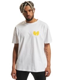 Witte katoenen t-shirt met een gele Wu-Tang Clan logo op de linkerborst. Losse pasvorm met een ronde hals. Gladde textuur.