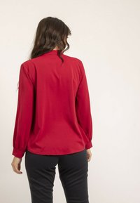 Dona x Lisa PLISSÉE OANA - Blouse - rouge