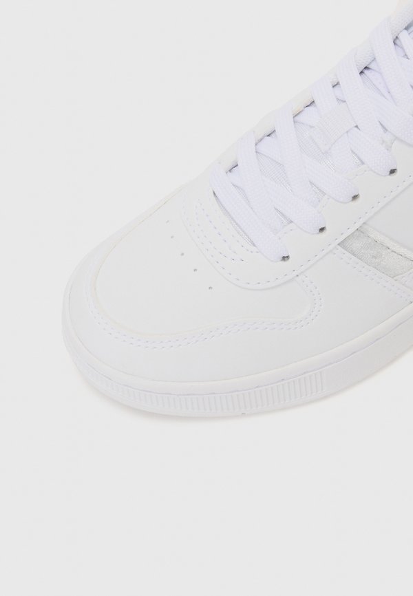 JUNIOR T-CLIP UNISEX - Trainers3