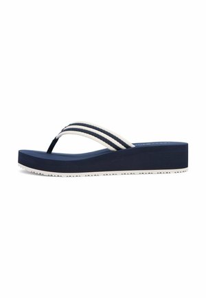 Mørkeblå platåsandal med flip-flop-design, med hvide og mørkeblå stribede stropper af stof og hvid rilleret sål.