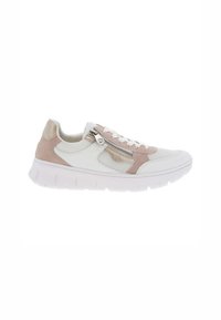 Baskets blanches avec des accents en daim rose clair, tige en maille, fermeture éclair décorative et semelle rembourrée pour le confort.