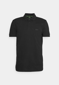 Svart pikétröja i bomull med krage, treknäppt knappslå och liten BOSS-logotyp i matchande färg på bröstet.