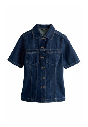 Tumši zila īsroku džinsa jaka ar divām priekšējām kabatām, pogas aizdari un kontrastējošām šuvēm.