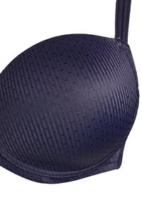 Navyblå polstret bh med tekstureret stof, der har lodrette og vandrette striber. Justerbare stropper og sømløse kanter for en glat pasform.