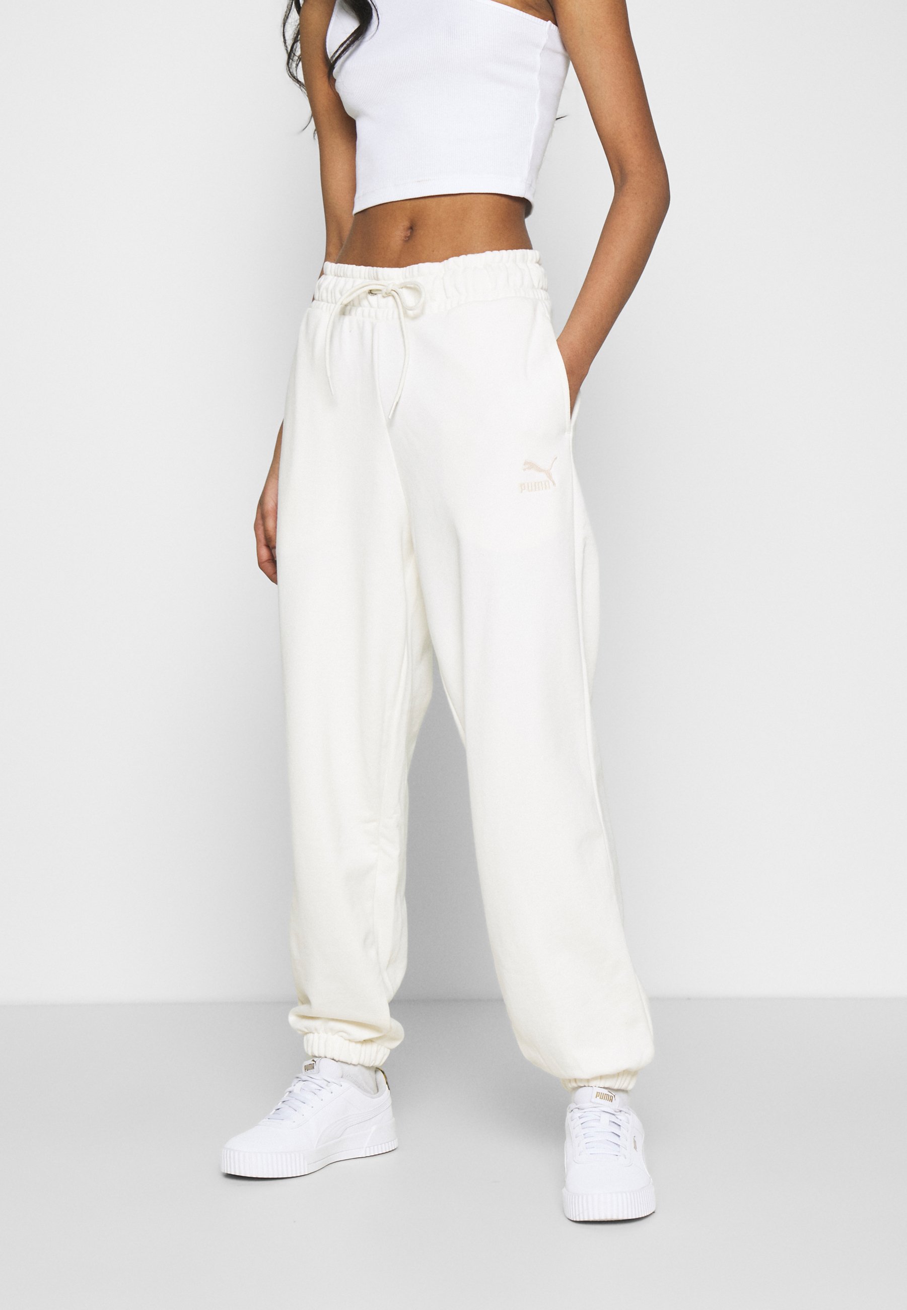 Puma CLASSICS RELAXED - Pantalones deportivos - eggnog/crema - Zalando.es