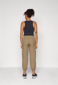 Under Armour UNSTOPPABLE - Püksid - bayou/black