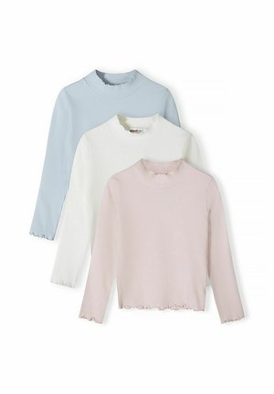 Trois hauts à manches longues côtelés en bleu pastel, blanc et rose clair avec des cols ronds hauts et des bords ondulés aux manches et à l'ourlet.