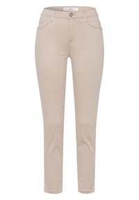 Pantalones de mujer slim-fit beige con botón y cremallera en el frente, trabillas para el cinturón y bolsillos frontales, de la marca Brax.