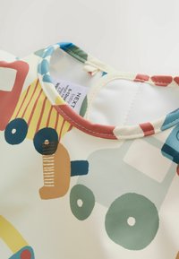 Unselected, blue red transport