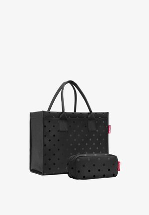 Zwarte stoffen tote bag met grote stippen, voorzien van twee stevige handvatten. Inclusief een bijpassend, met rits gesloten pennentas in een vergelijkbaar ontwerp.