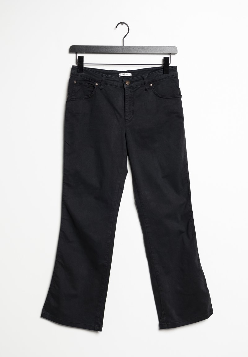 Zwarte denim jeans met een losse pasvorm, vijfzakkenontwerp, rechte pijpen en een knoopsluiting. Het materiaal lijkt zacht met een licht gestructureerde afwerking.