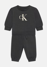 Calvin Klein Jeans - NEWBORN MONOGRAM UNISEX SET - Tuta - dark grey Immagine in miniatura 1