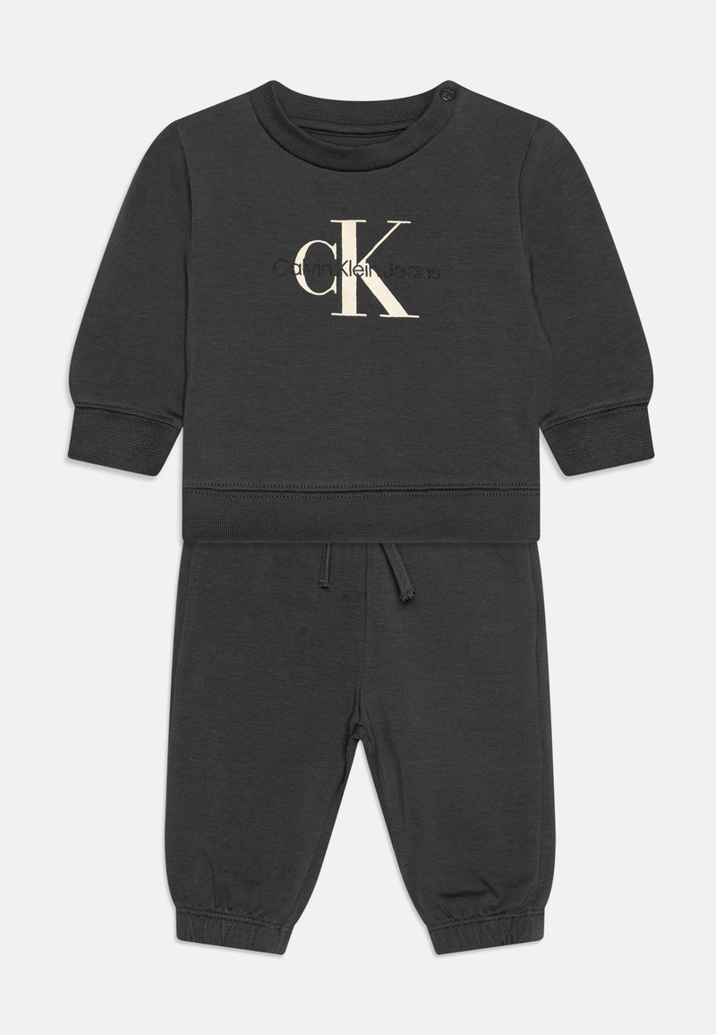 Calvin Klein Jeans - NEWBORN MONOGRAM UNISEX SET - Tuta - dark grey, Ingrandire