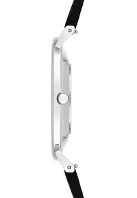 Silberne Edelstahl-Uhr mit einem flachen, rechteckigen Gehäuse und einem schwarzen Lederarmband. Verfügt über eine runde Krone und eine polierte Oberfläche.