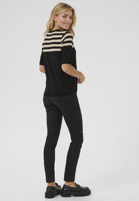 Kaffe LIZZA STRIPED - T-shirt imprimé - black feather gray half stripe