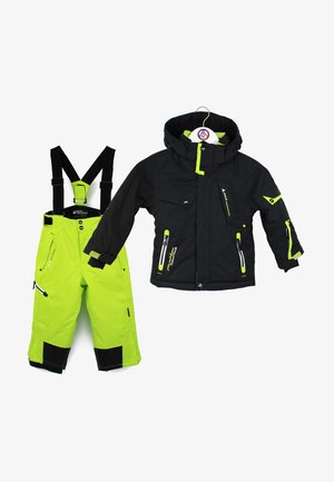 Ensemble veste et pantalon d'hiver. Veste : noire avec des accents verts, capuche, plusieurs poches. Pantalon : vert vif, bretelles ajustables, poignets renforcés.