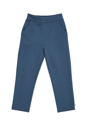 Blå elastiske bukser med sidelommer, lige ben og en lille mærkat på nederste kant af højre ben.