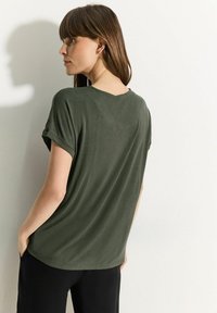 Cecil V-NECK  - Jednoduché tričko - grün