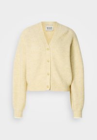 Cardigan cropped jaune crémeux en maille douce. Doté d'un col en V, d'une fermeture par boutons et de poignets côtelés avec une finition texturée.
