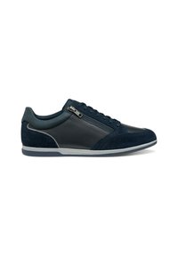 Baskets bleu marine avec un mélange de cuir lisse et de daim texturé. Dotées d'une fermeture éclair sur le côté, d'une semelle contrastante et de détails de design minimalistes.