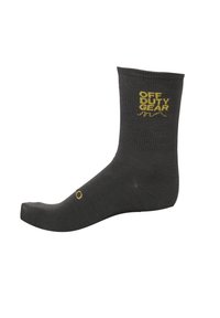 Mörkgrå strumpa gjord av ett mjukt tyg. Har gul text som säger "OFF DUTY GEAR" nära toppen och en cirkulär gul symbol nära basen.