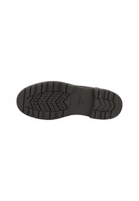 Semelle de chaussure en caoutchouc noir avec une surface texturée, présentant un motif nervuré et des trous de drainage pour une meilleure respirabilité. Design durable et flexible.