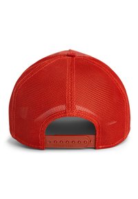 Casquette de baseball en maille rouge vue de l'arrière avec fermeture à pression en plastique réglable.