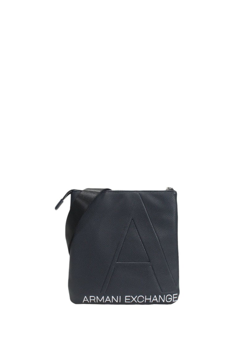 Borsa a tracolla nera realizzata in materiale testurizzato, con logo 'A' in rilievo e branding bianco 'ARMANI EXCHANGE' sul davanti.