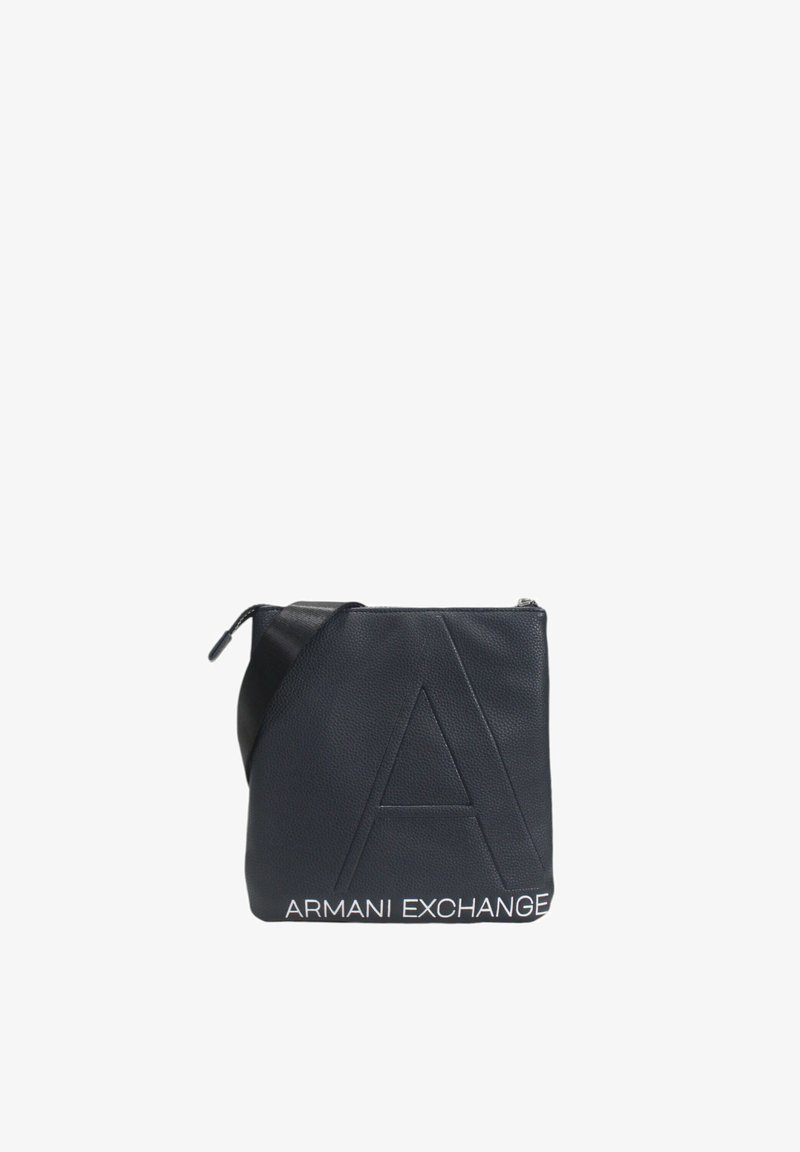 Borsa a tracolla nera realizzata in materiale testurizzato, con logo 'A' in rilievo e branding bianco 'ARMANI EXCHANGE' sul davanti.