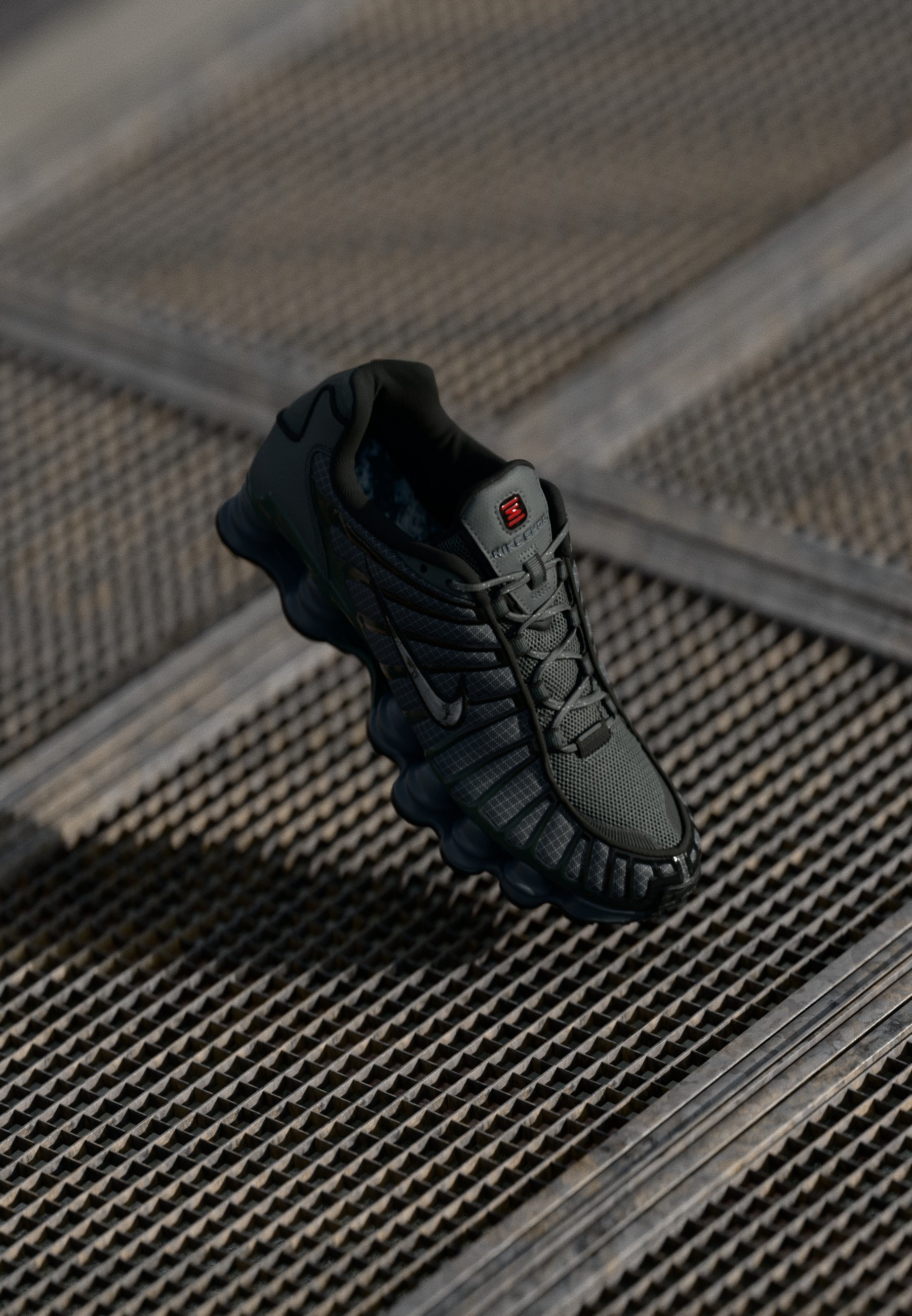 Nike Sportswear SHOX TL NA10 - Trainers - iron grey/metallic