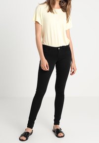 s.Oliver Camiseta estampada - yellow