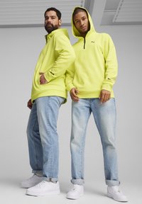 Puma RAD CAL HALF-ZIP - Mikina s kapucňou - lime sheen