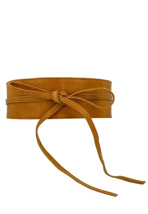 Szeroki, jasnobrązowy pasek ze skóry z podwójnym owijaniem, zawiązany prostym węzłem z dwoma długimi końcami zwisającymi w dół.