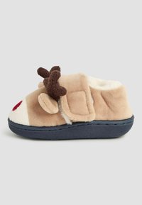 Pantofole in pile marroni con design di renna, complete di corna, naso rosso e suola blu. Chiusura con cinturino per una vestibilità sicura.