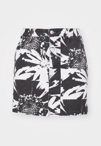 MAGNIFIED FLOWER SKIRT - Falda vaquera - black