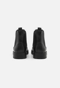 Pier One UNISEX - Botines bajos - black