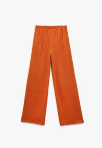 Bredde ben, orange strikkede bukser med en tekstureret overflade og et elastisk taljebånd. Stoffet ser blødt og afslappet ud.