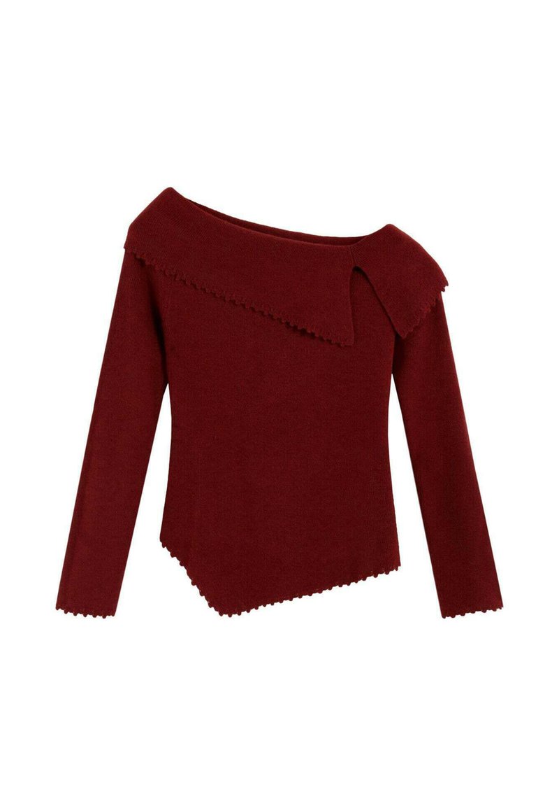 Top de punto color burdeos con diseño de hombros descubiertos, bordes festoneados, mangas largas y dobladillo asimétrico. Textura suave y acabado limpio.