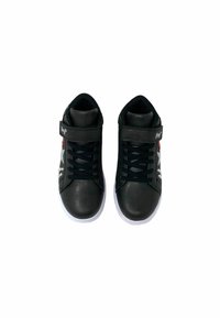 Sneakers alte nere realizzate in materiale sintetico liscio, con suole bianche, lacci neri e un cinturino a strappo per la chiusura. Decorati con grafiche a forma di stella.