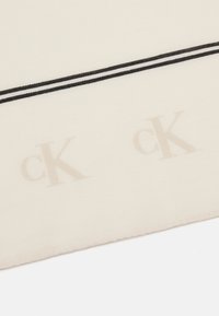 Calvin Klein Jeans BOLD MONO LOGO SHAWL - Marama - eggshell