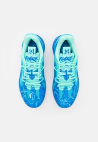 Puma MB.03 LO TEAM - Zapatillas de baloncesto - hyperlink blue/bright aqua/electric peppermint