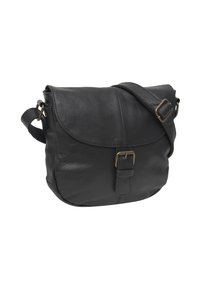 Borsa a tracolla nera in pelle con patta, dettaglio in ottone, tracolla regolabile e forma arrotondata. Texture liscia con una leggera lucentezza.