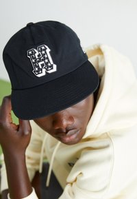 Επιλέχθηκε, black